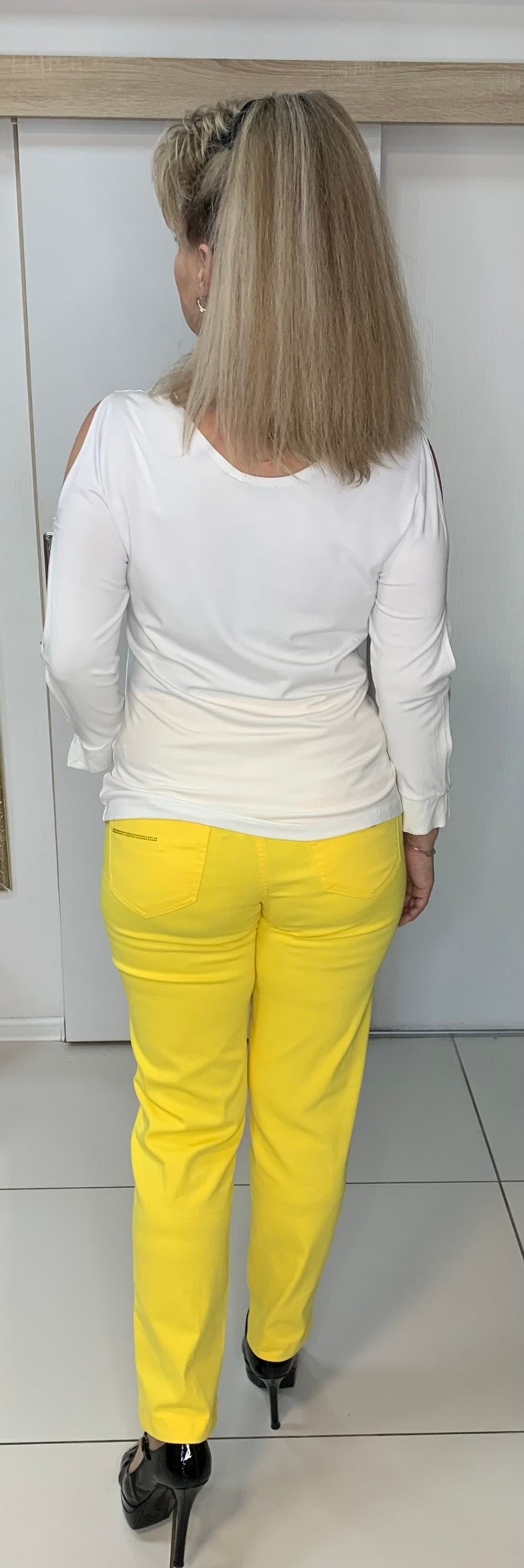 Белый  блузон со стразовым принтом