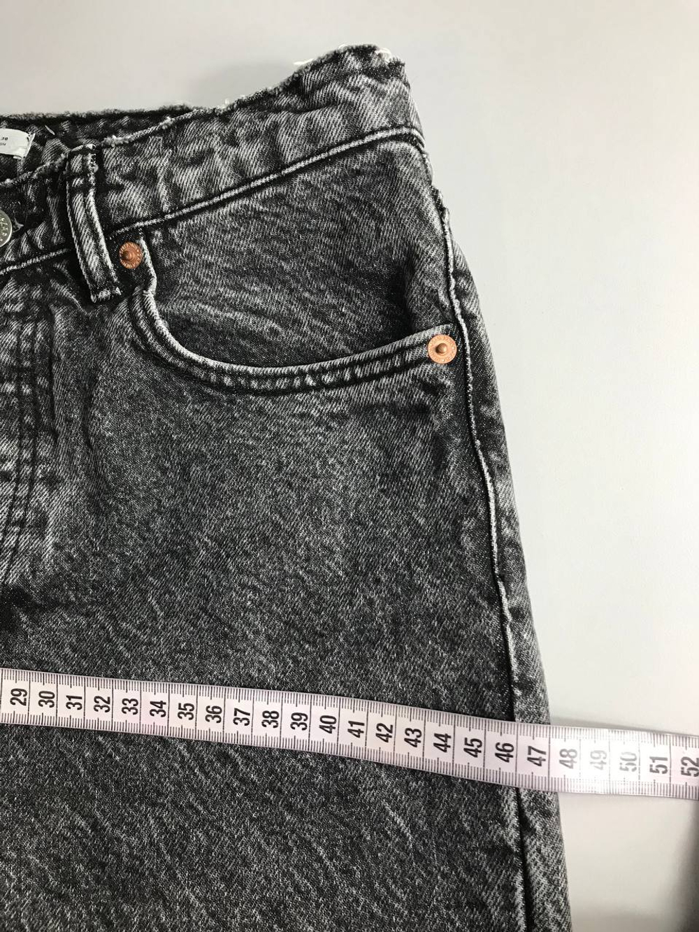 Джинсы Zara для городского образа, маркировка 38 eur, визуально на 44 размер