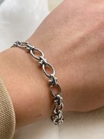Серебристый браслет с крупными звеньями