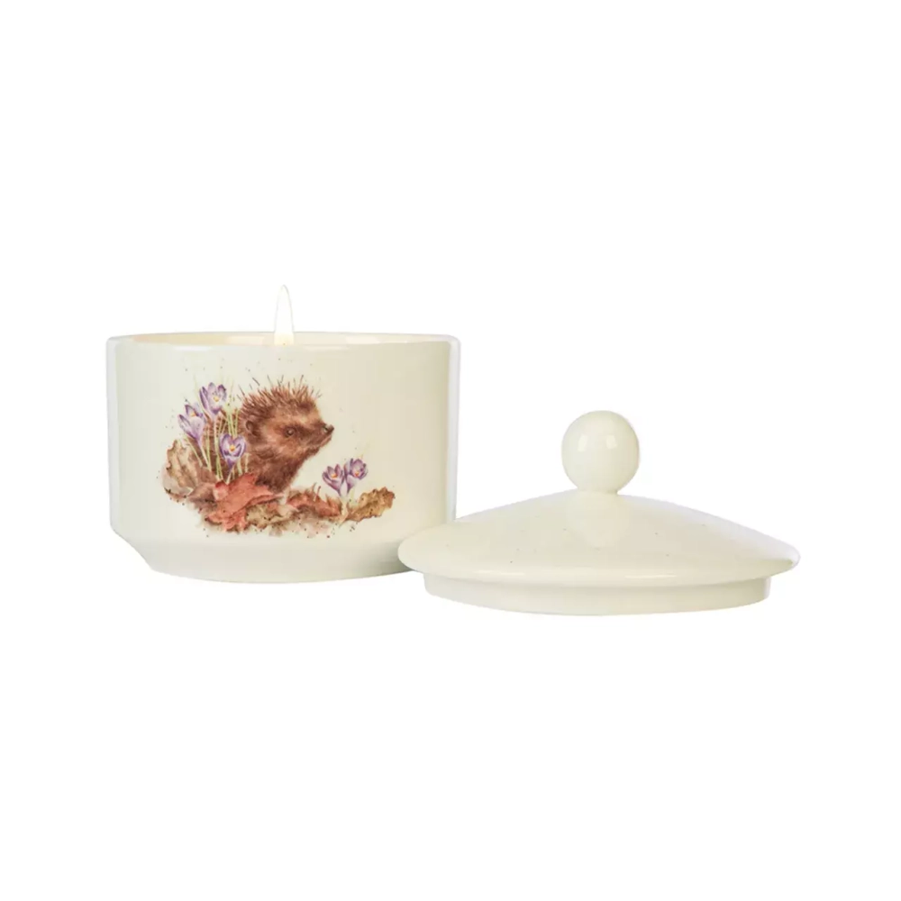 Wax Lyrical - Ароматическая свеча Wrendale Designs 10,5см 32ч Woodland / артикул   WR0302  / GTIN 5015802225853