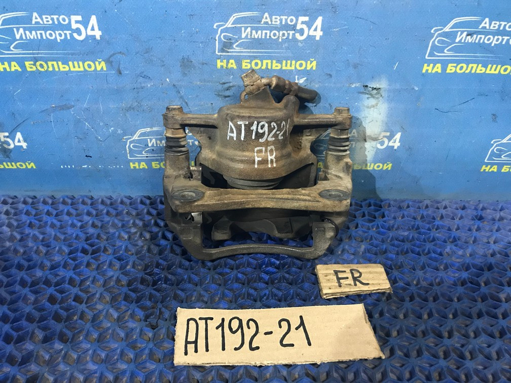 Суппорт тормозной передний правый TOYOTA CARINA 1994