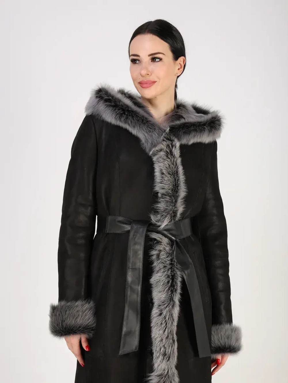 Дубленка зимняя натуральная с капюшоном длинная и теплая