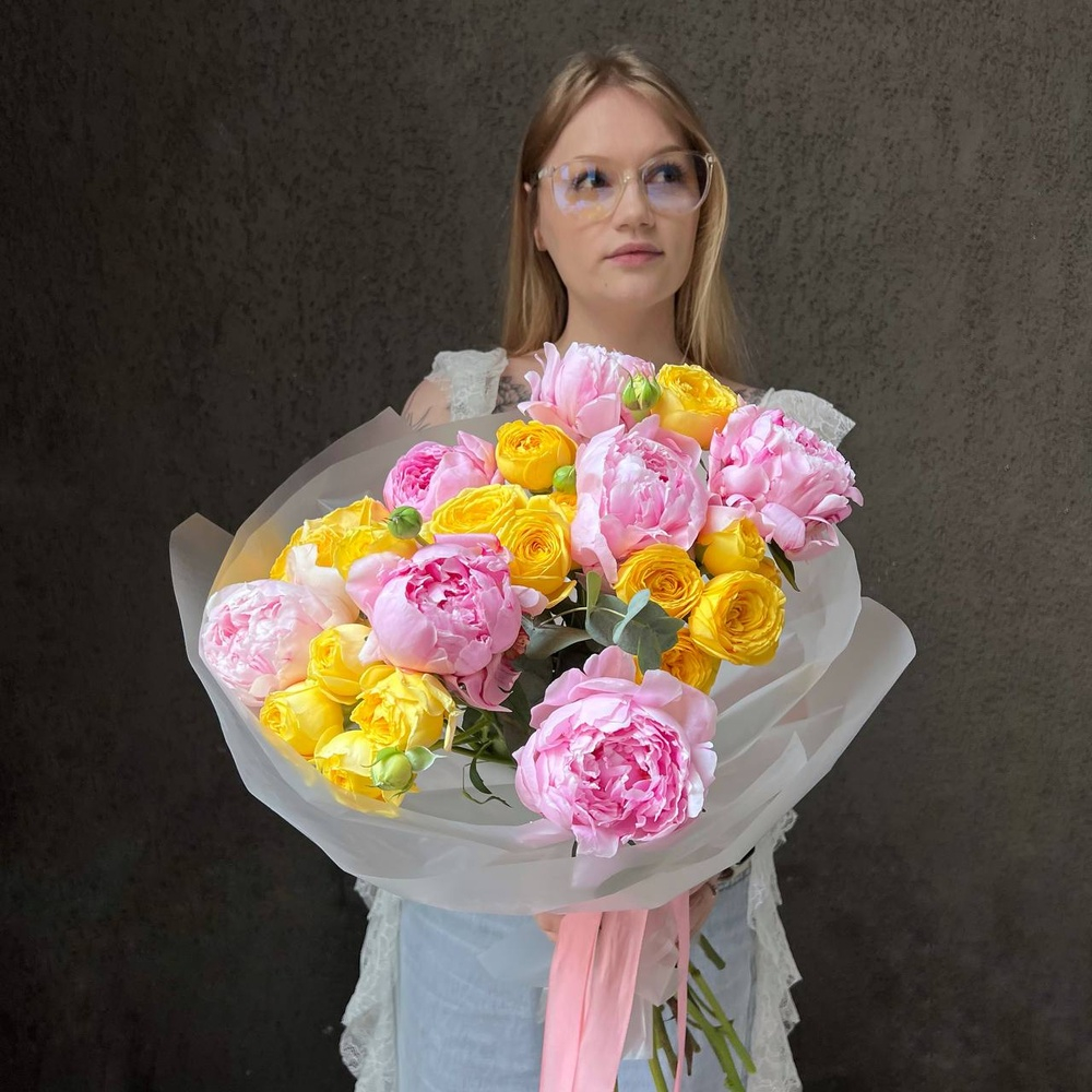 Авторский букет «Пинк-Спрингс» розовые пионы и кустовая роза/ Цветы/ букет от RoseMarkt