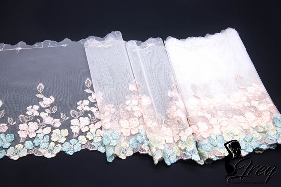 05-128 ОПТ Вышивка на неэл. сетке 20 см, айвори/ментол/желтый (левая)