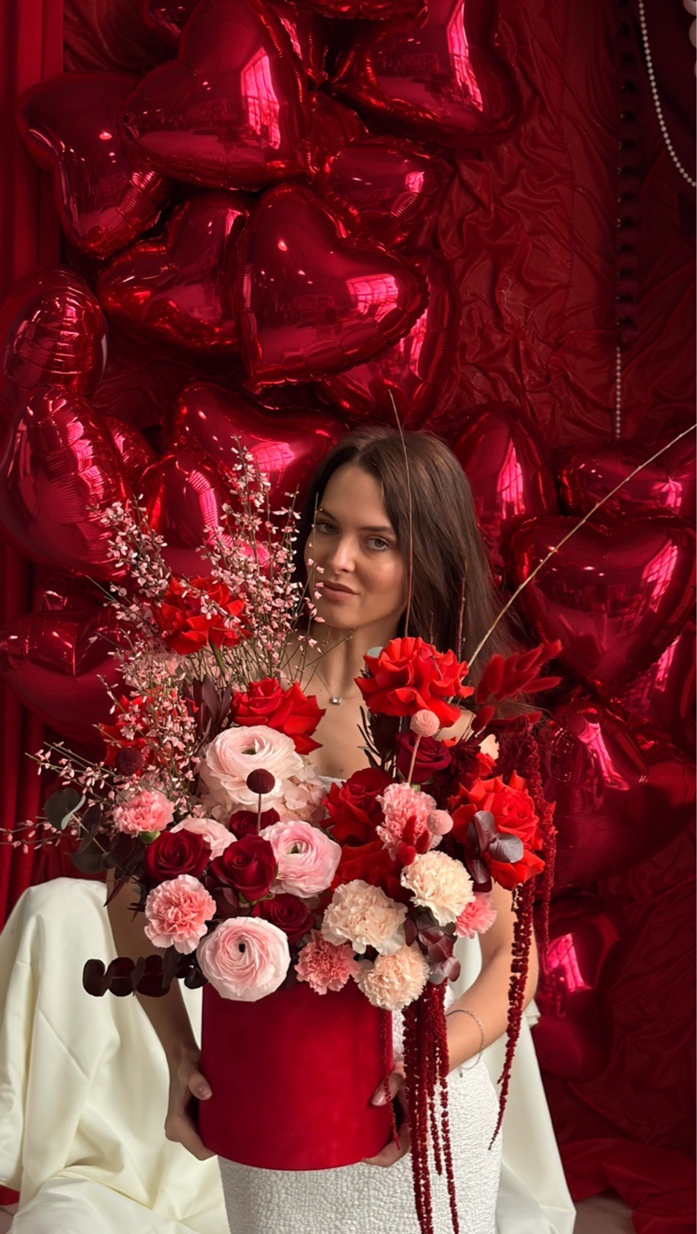 Шикарная красная коробка цветов Red pink