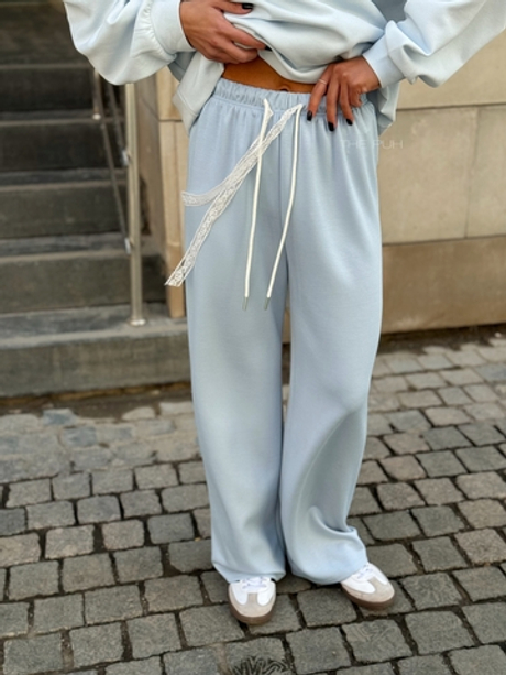 Голубые трикотажные брюки с кружевной кулиской