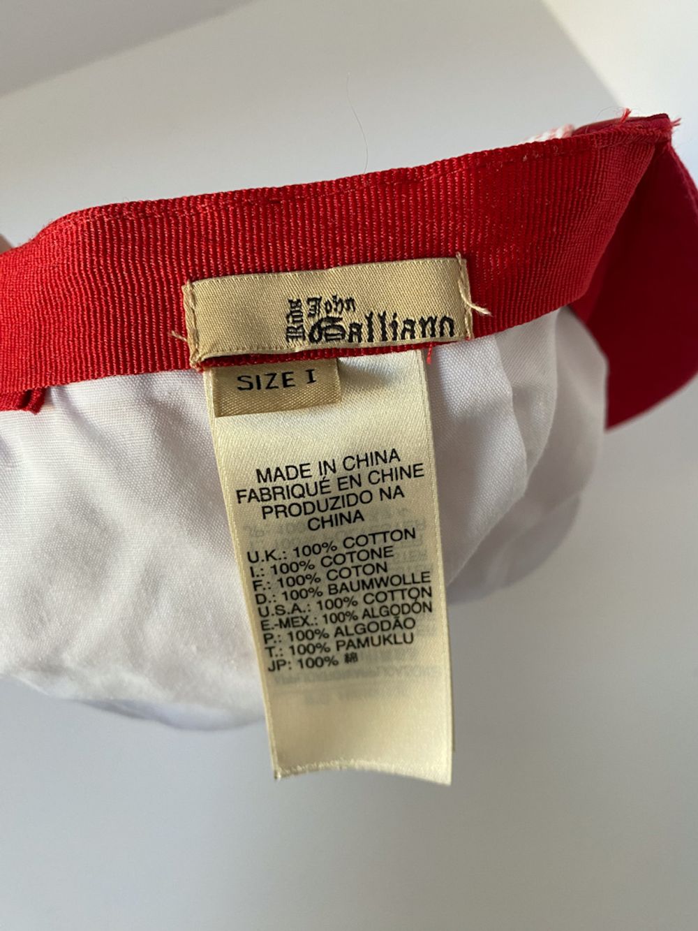 Новая хлопковая кепка John Galliano, 104