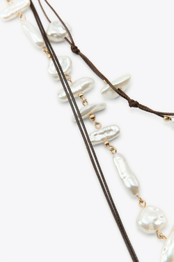 ZARA КОМПЛЕКТ ИЗ 2 РЕМНЕЙ С ЖЕМЧУГОМ И РАКУШКАМИ, ОТТЕНОК СЕРОГО