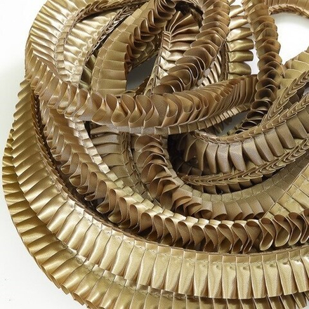 Лента плиссированная для наградных розеток. Цвет ТЁМНО-БЕЖЕВЫЙ. Код цвета 4А.