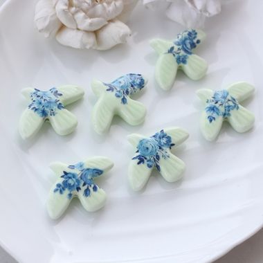 Подвеска фарфоровая Птичка салатовая 34*42 мм S035