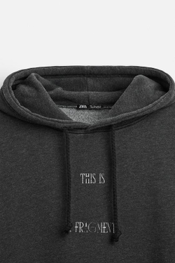 ZARA ХУДИ С ПРИНТОМ С ЭФФЕКТОМ ПОТЕРТОСТИ, ТЕМНЫЙ АНТРАЦИТ