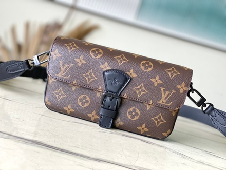 Louis Vuitton Montsouris Wearable Wallet