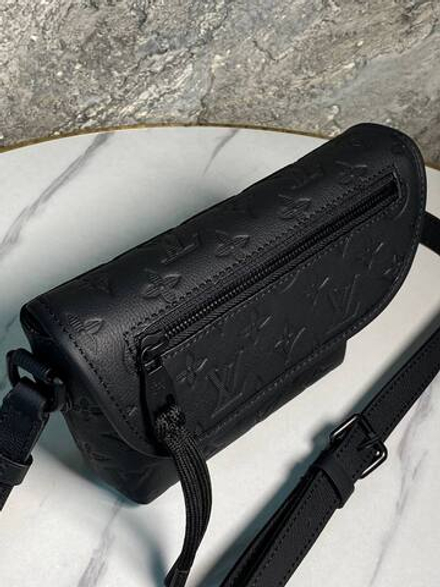 Сумка-мессенджер Louis Vuitton