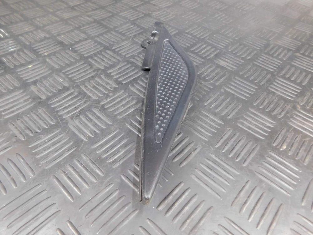 Пластик боковой левый Yamaha TDM850 RN03J 2001