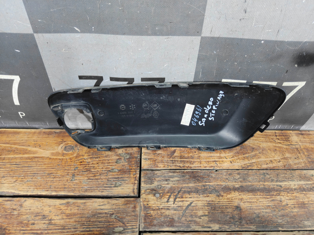 Накладка переднего бампера правая Renault Sandero 2 Stepway 13-22 Б/У Оригинал 620757336R