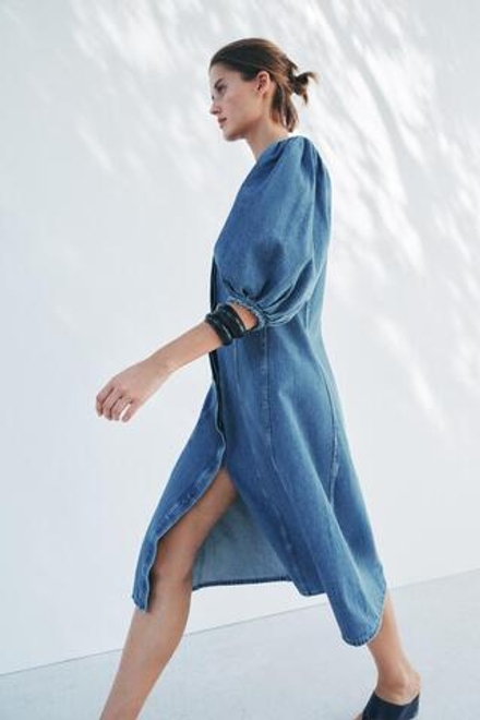 ZARA ДЖИНСОВОЕ ПЛАТЬЕ МИДИ — ZW COLLECTION, СИНИЙ