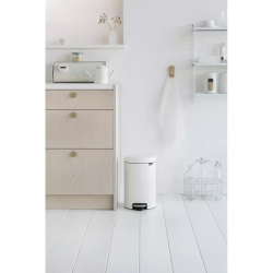 Brabantia - Контейнер для мусора NewIcon 12л, матовый белый / артикул   113789  / GTIN 8710755113789