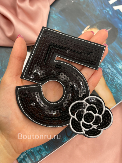 Нашивка Шан. в пайетках черная "Пятерка с цветочком"