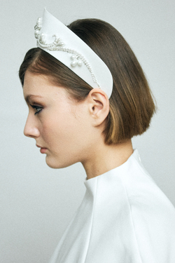 Кокошник M заостренный с жемчугом