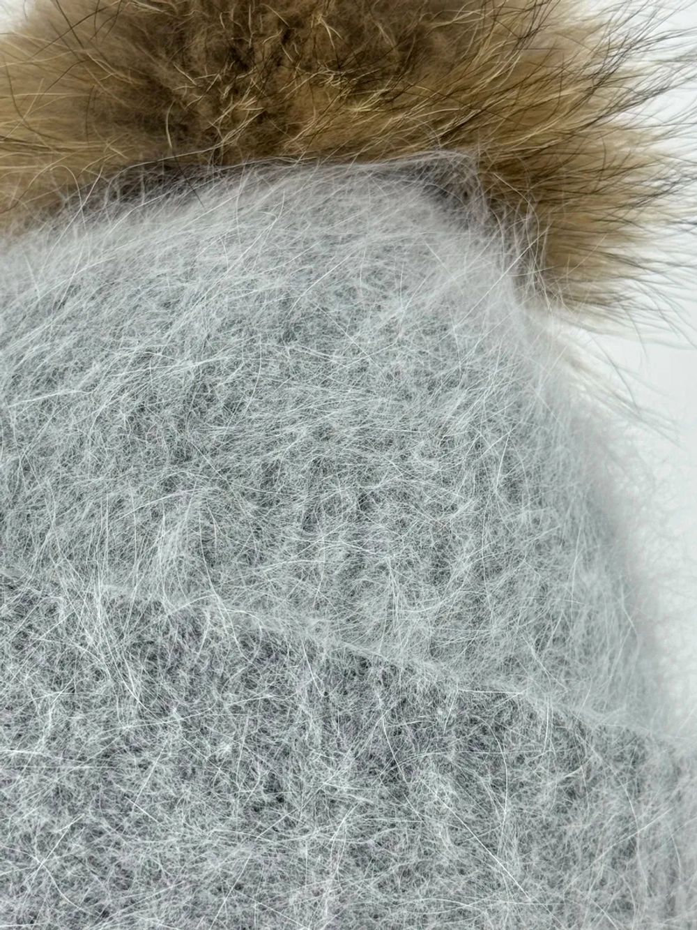 шапка ангора с меховым помпоном зимняя пушистая стильная