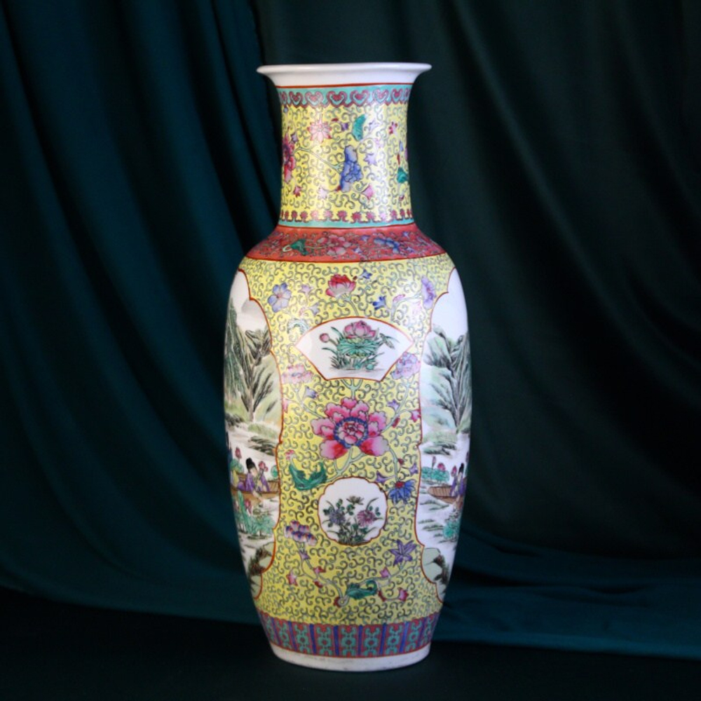 Парные вазы со сценами придворной жизни