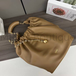 Женская сумка Loewe Squeeze Medium коричневого цвета