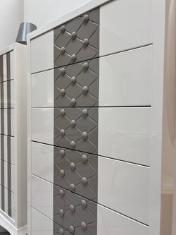 AMURA Комод 6 ящ.(70*145) 98% GLOSS/CAPITONE