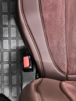 Чехлы Люкс VOLVO FH-13 после 2018 года: водитель от сиденья, пассажир от стойки кабины (один вырез под ремень) (экокожа, коричневый, коричневая вставка)