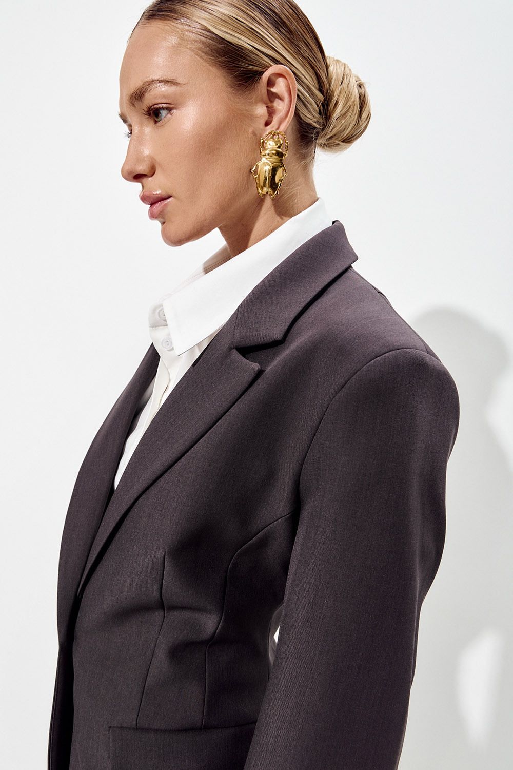 Приталенный пиджак "песочные часы" цвета графит