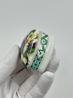 Миниатюрная шкатулка в виде сердца