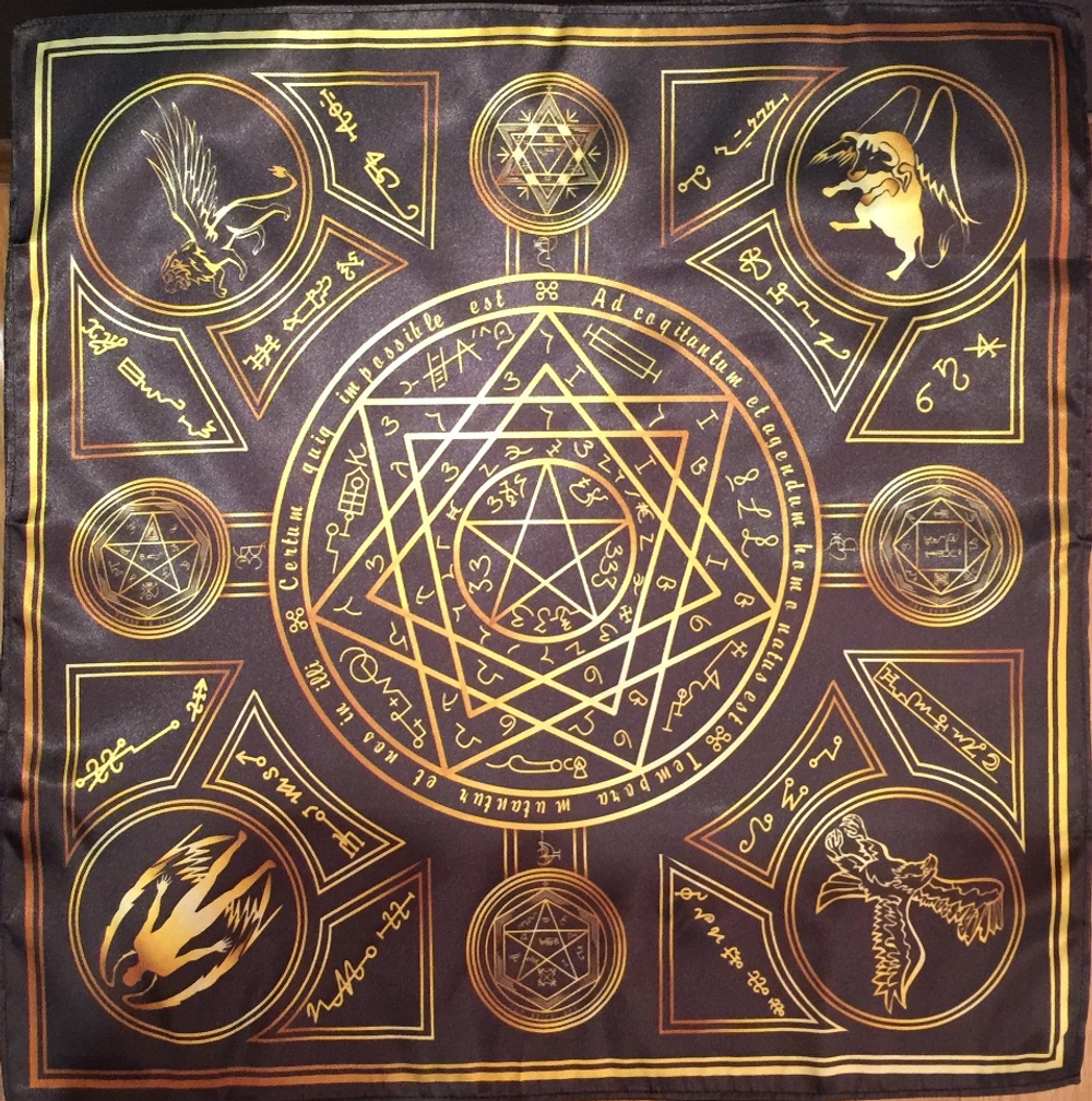 Скатерть-Алтарь "Энохеанской магии" черно-золотой