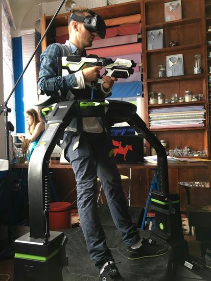 Платформа Virtuix Omni  в России и Gadgilla его протестировал