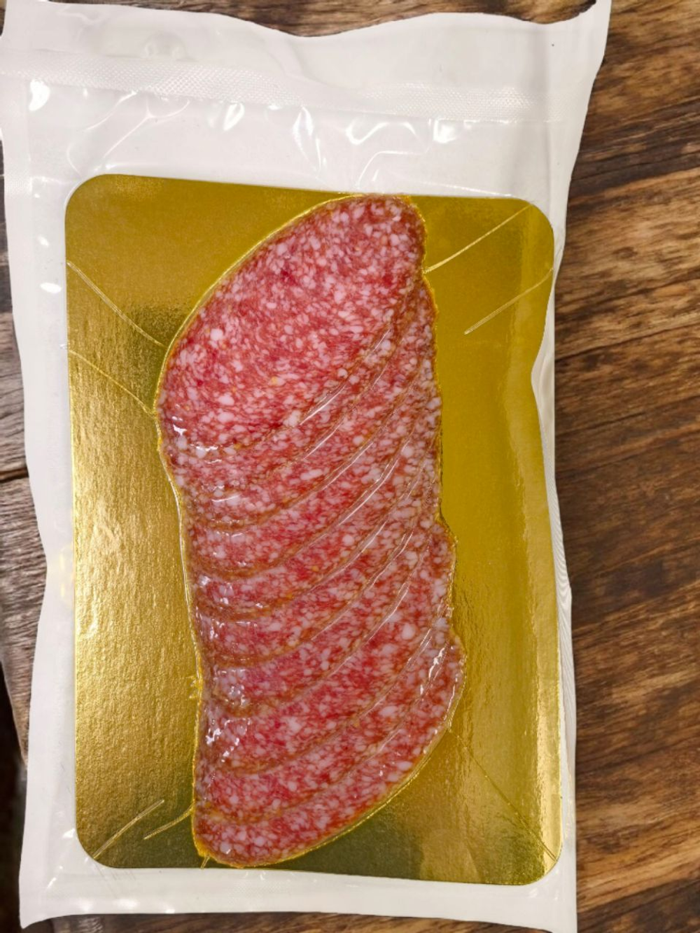 Сырокопченая колбаса с горчицей