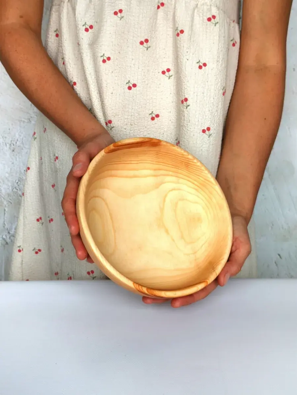 Деревянная сервировочная тарелка из кедра