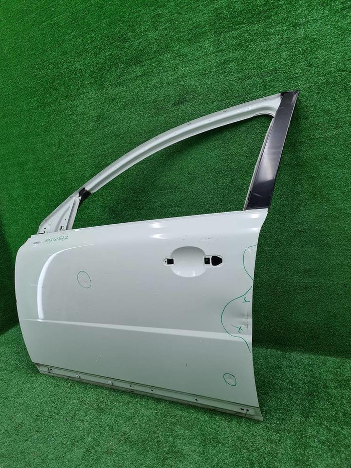 Дверь передняя левая Volvo XC70 2 (2007-2016)