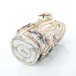 Нэцкэ Дзаошень с мешком