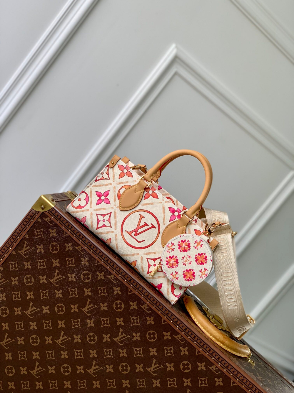 Louis Vuitton Onthego East West