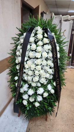 Траурный венок из живых цветов №8