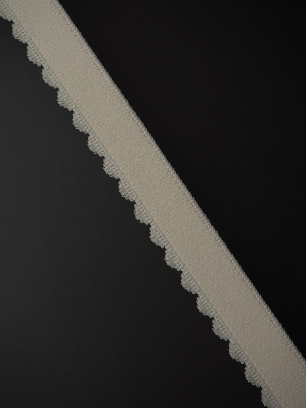 Резинка отделочная серебристый пион ажурная ширина 12 мм с учетом фестона Lauma (Латвия)