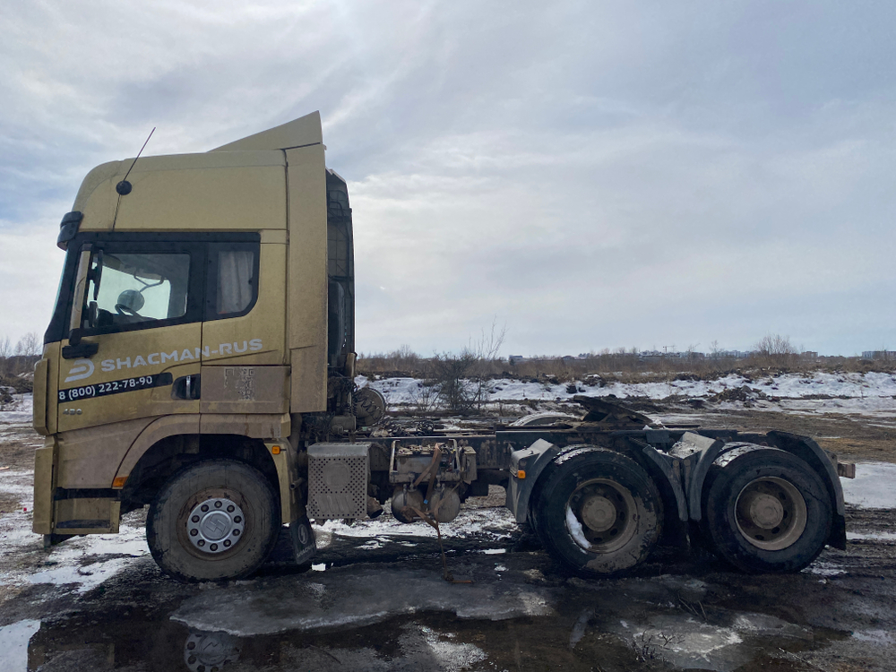 Shacman (Shaanxi) SX* 6x4 Седельный тягач SX42584V324 (Дизельный, 11,6 л, 423 л.с., МТ)