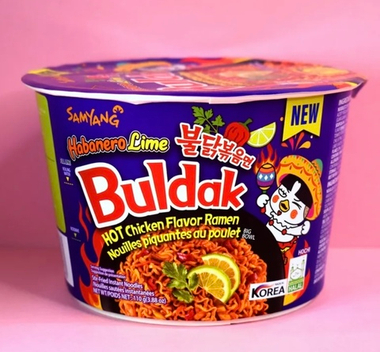 Рамён Булдак острая курица и лайм Корея