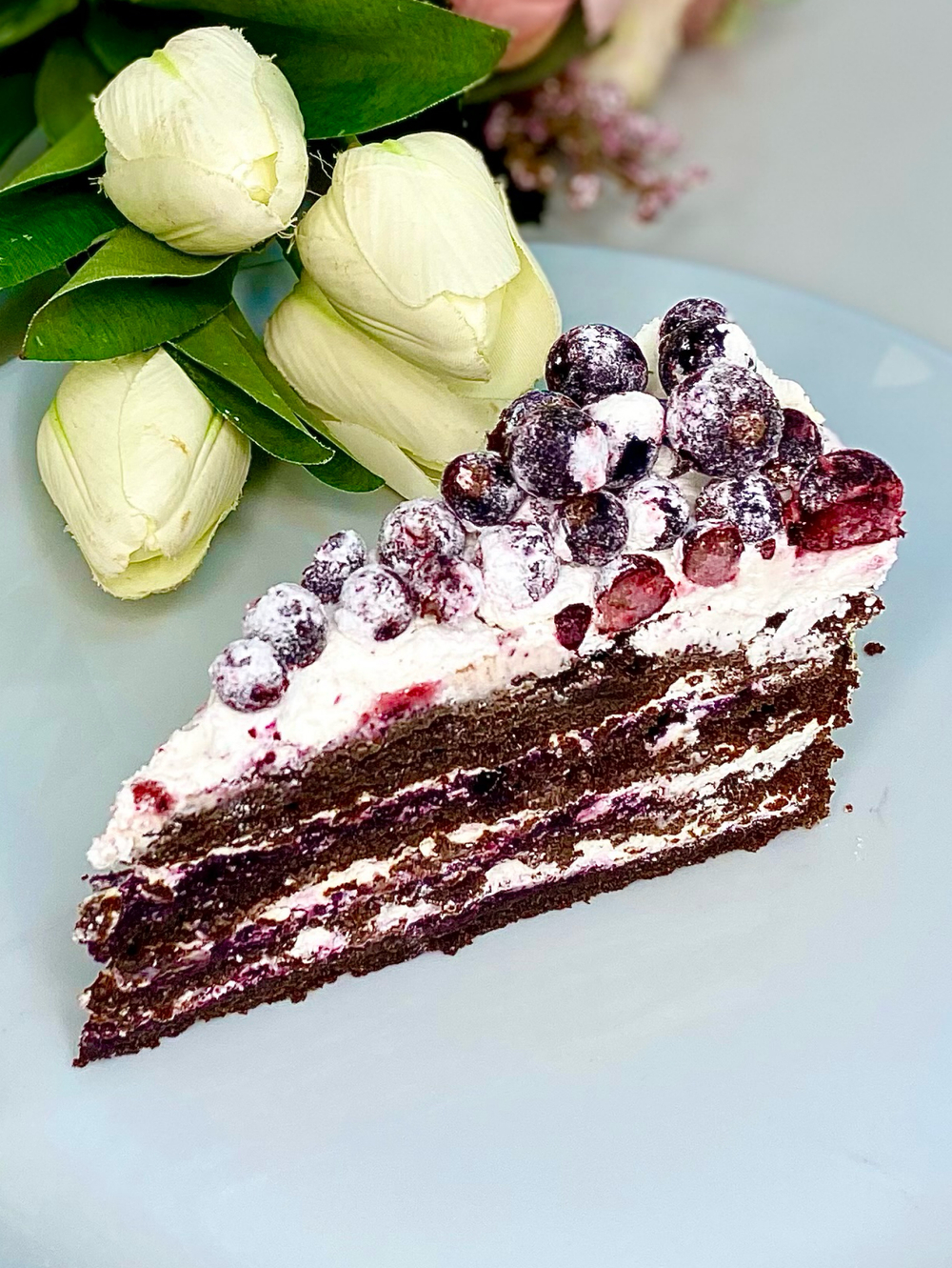 Торт с черной смородиной