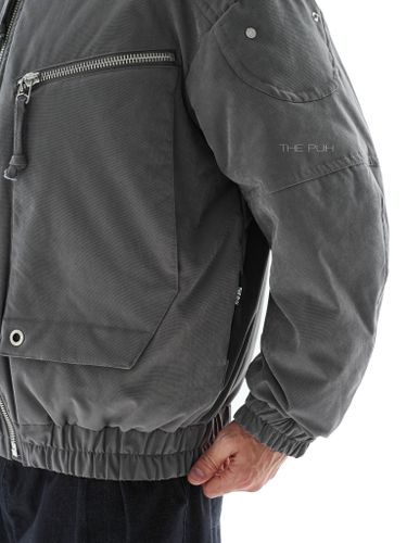 Серый утепленный бомбер с нагрудными карманами