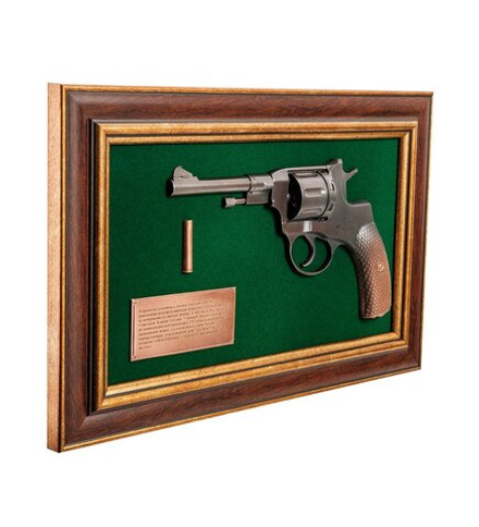 ПК-218 Панно с пистолетом «Наган» в подарочной упаковке 25х37