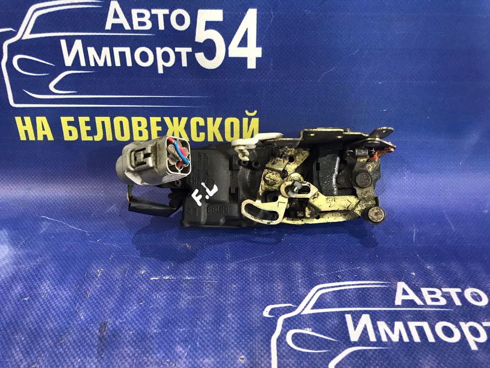 Замок двери передней левой TOYOTA CERES 1992