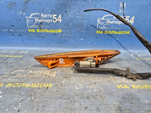 Повторитель в бампер правый NISSAN SKYLINE 2001-2004