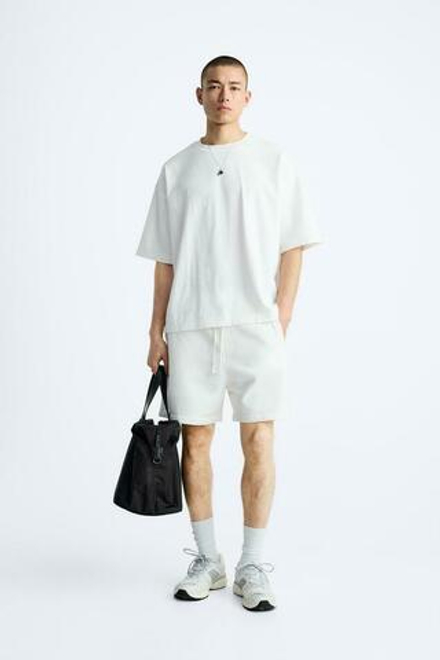 ZARA БАЗОВЫЕ ШОРТЫ-ЧИНОС С ЭФФЕКТОМ ПОТЕРТОСТИ, ЖЕЛТОВАТО-БЕЛЫЙ