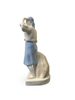 Фарфоровая статуэтка "Колхозница со снопом" Полонский ЗХК