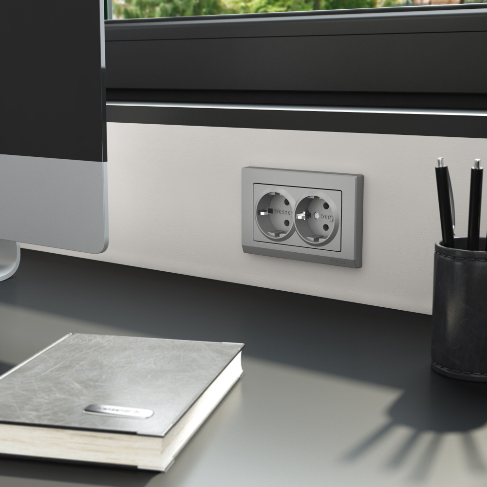 Розетка двойная с заземлением (серебряный матовый)