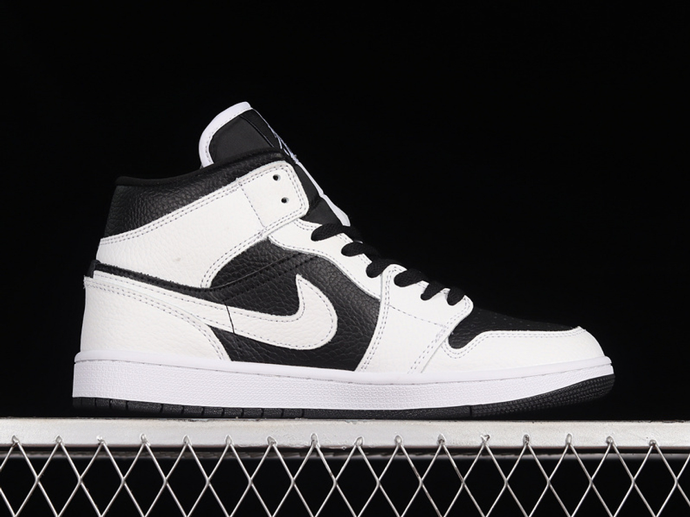 Jordan 1 retro mid black white on sale
